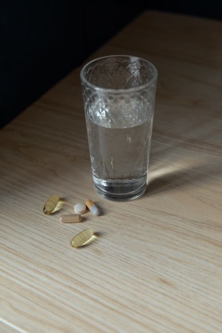 vitamin-capsules-water-science